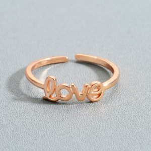 Prstýnek na nohu s nápisem Love zlatý