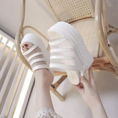 Fashion  dámské módní boty na klínku s platformou a průhlednými elegantními proužky bílé - Image 7