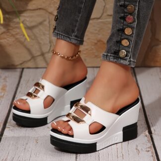 Fashion dámské módní sandály na klínku s ozdobnou přezkou bílé