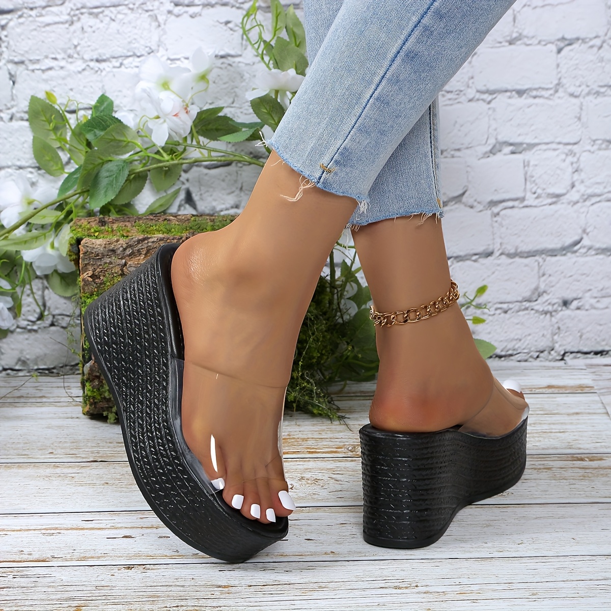 Stylové dámské pantofle na klínku Fashion – elegance s průhledným detailem v černé barvě - Obrázek 4