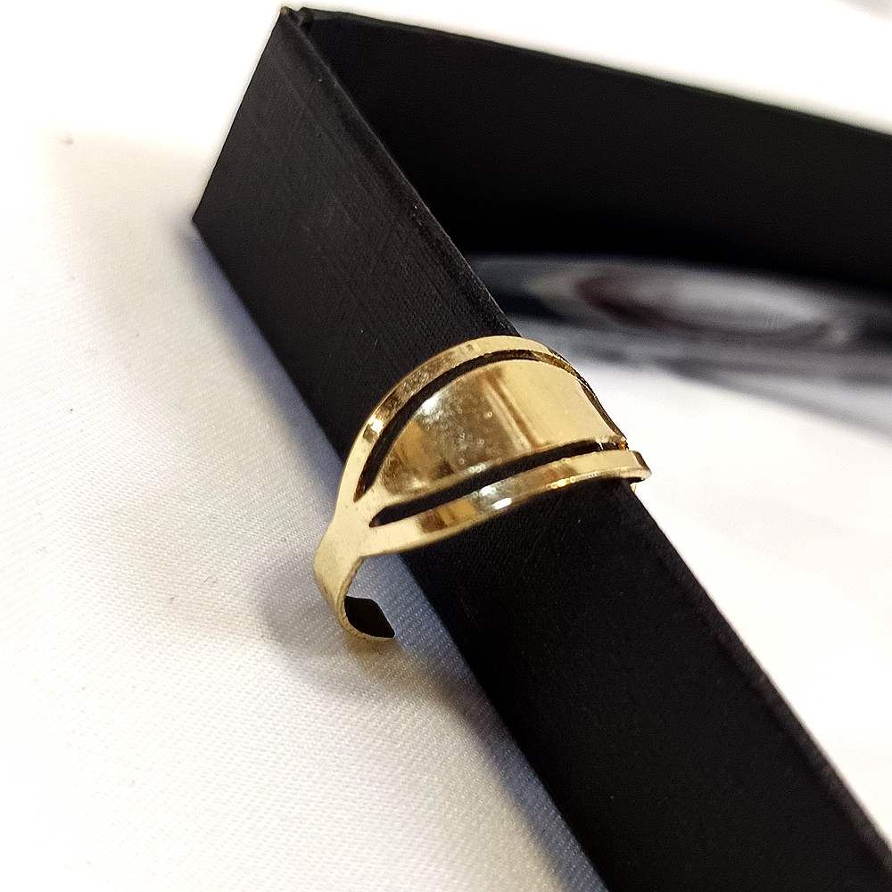 Zlatý prstýnek na nohu – elegantní geometrický štít se dvěma průřezy